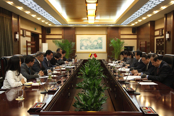 韩长赋分别会见爱尔兰农业、食品和海事部部长