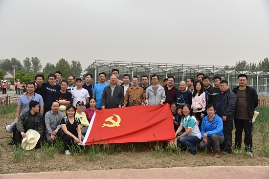 种植业司党支部、耕地质量中心党支部联合开展