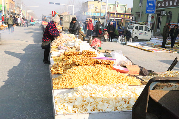 集市近景（传统零食）.jpg