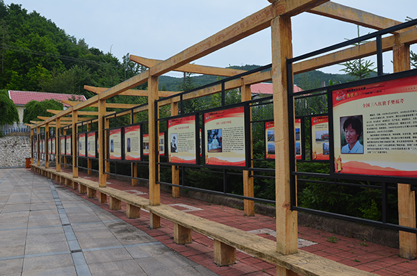 横道河镇七里地村广场文化长廊_看图王.jpg