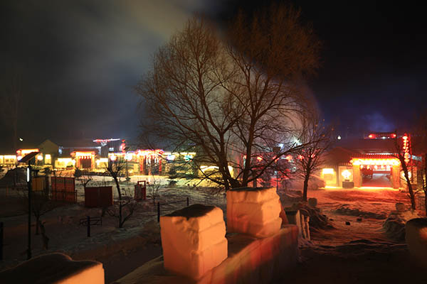 玉龙雪乡夜景.jpg