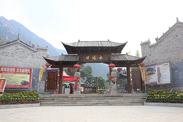 古村门楼.jpg