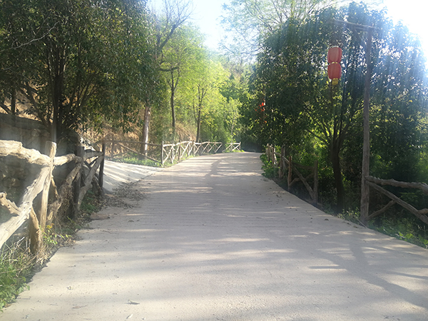 山间小道.jpg