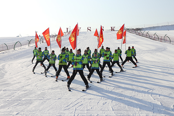 滑雪场 (1).JPG