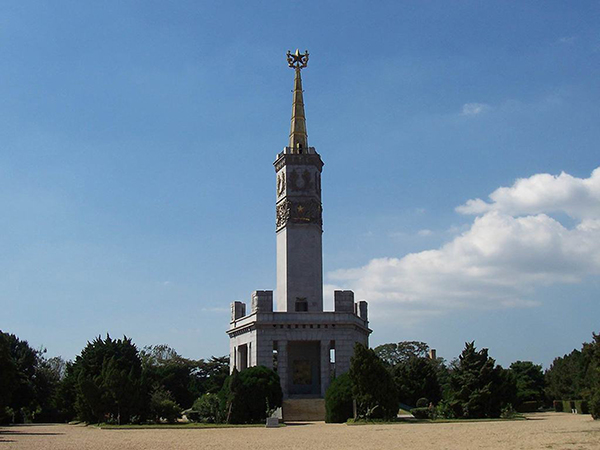 胜利塔.jpg
