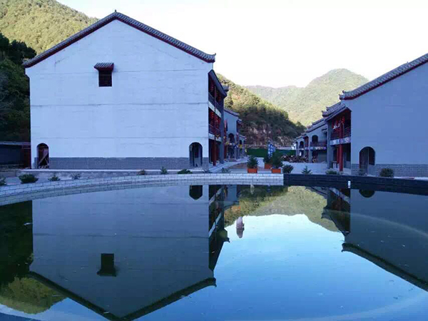 老君山脚下休闲农家 - 万能看图王.jpg