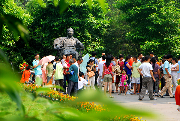 邓小平铜像广场.jpg