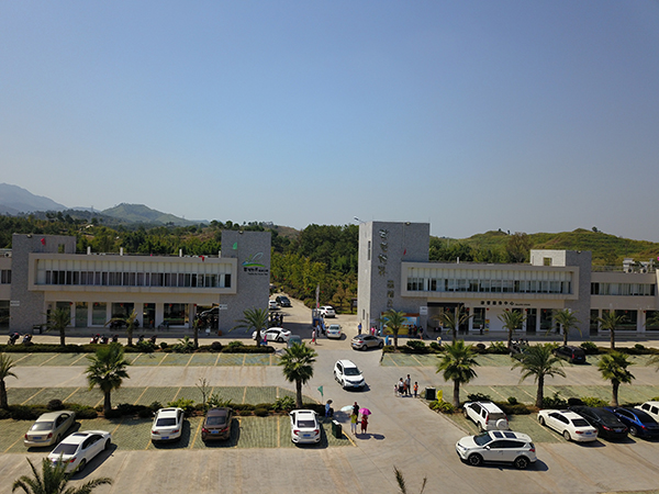 景区大门.jpg