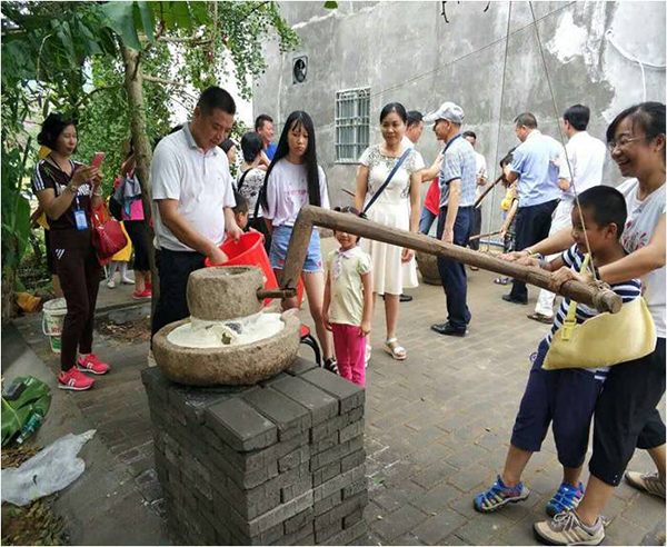 特色民俗活动—打糍粑、磨豆腐.jpg