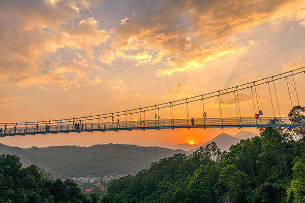 夕照长泰鼓鸣岩玻璃天桥.jpg