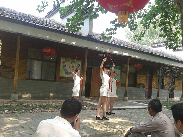凤阳花鼓表演.jpg