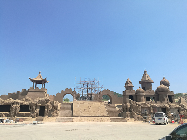 欢乐谷大门.jpg