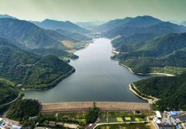 金鹅湖全景.jpg