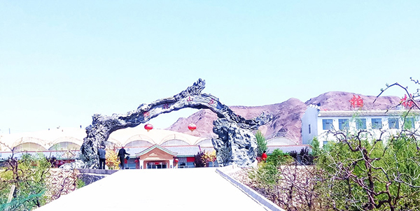 柏林山庄大门.jpg