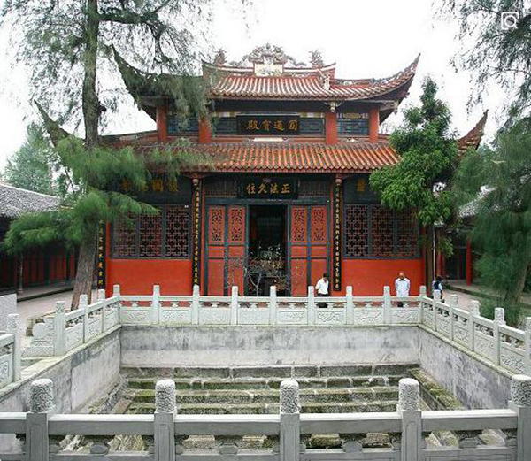 重龙山-大殿.jpg
