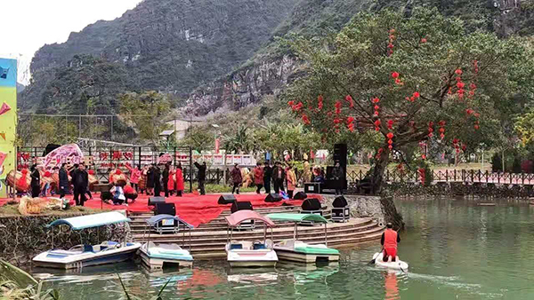 三甲欢雅娜民歌实景表演舞台.jpg