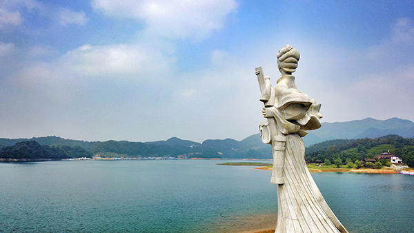 攸女雕塑.jpg
