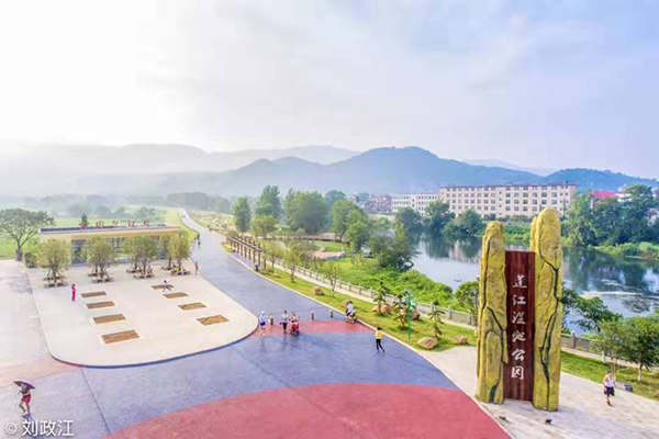 湿地公园大门.jpg