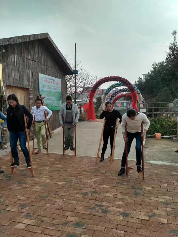 体育健身走高跷2.jpg