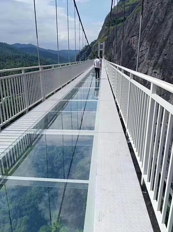 玻璃栈道.jpg