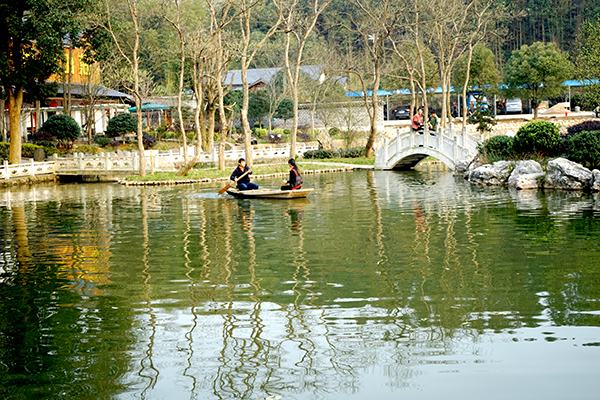 水上游乐.jpg