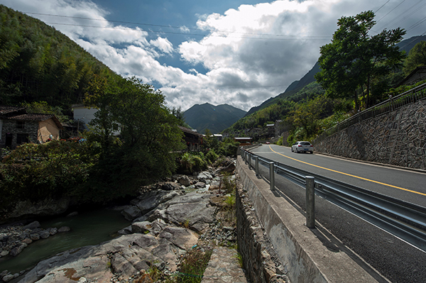 官浦垟（村口道路）.jpg