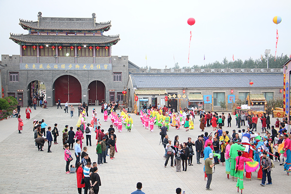 驿站门楼广场.jpg
