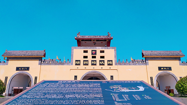 图片4 陕州地坑院景区大门近景.jpg