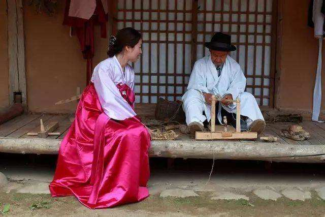 朝鲜族手工草编.jpg