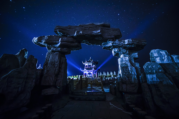 图片4布林泉夜景.jpg