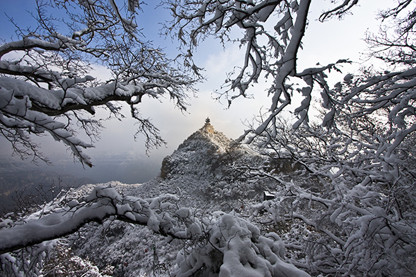 《雪霁祖师顶》 贾辽源摄.jpg