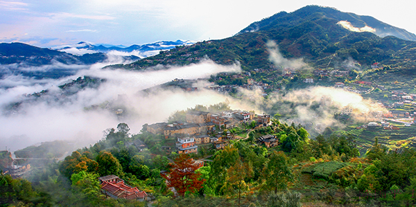 发源地-月寨及周边茶山景色.jpg