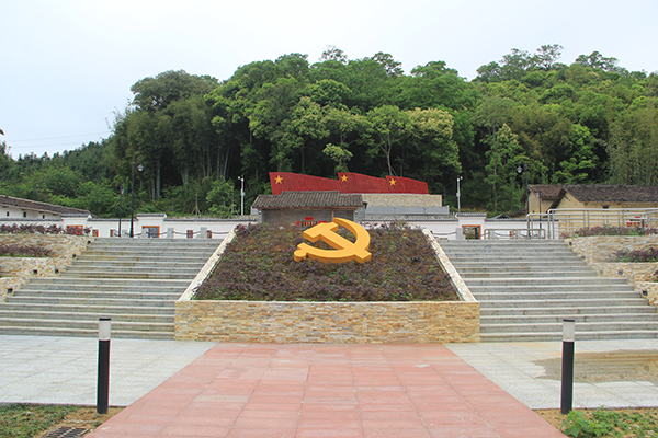 芒派村红色旅游村.JPG