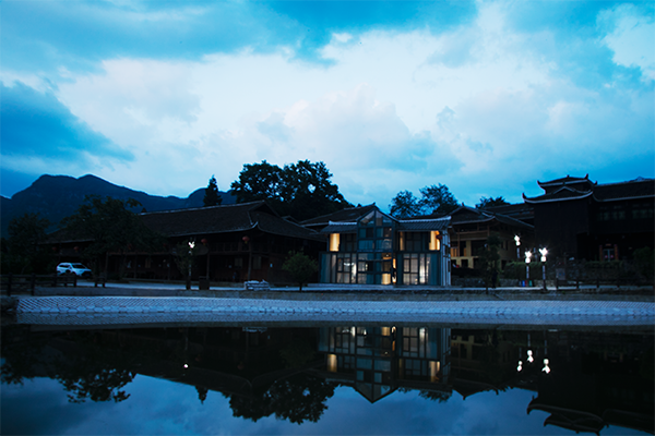 9.重庆市武隆区后坪天池苗寨月亮湖边的精品民宿.png