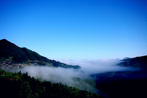 白岩村早晨  吴兴权.JPG