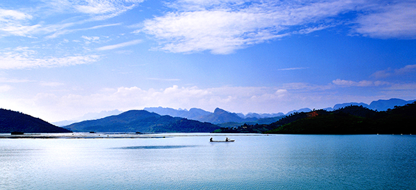 226万峰湖.jpg