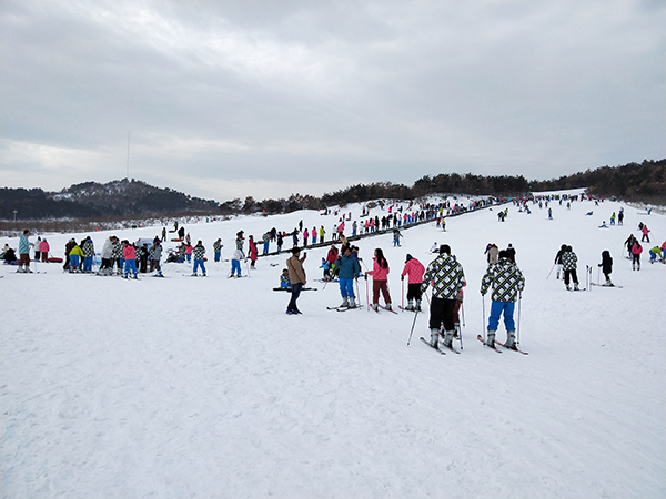 户外滑雪场.jpg