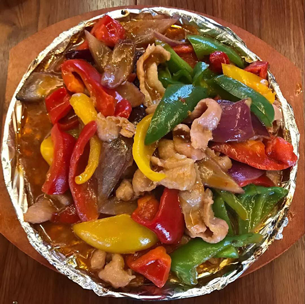 特色餐饮：铁板猪颈肉.jpg