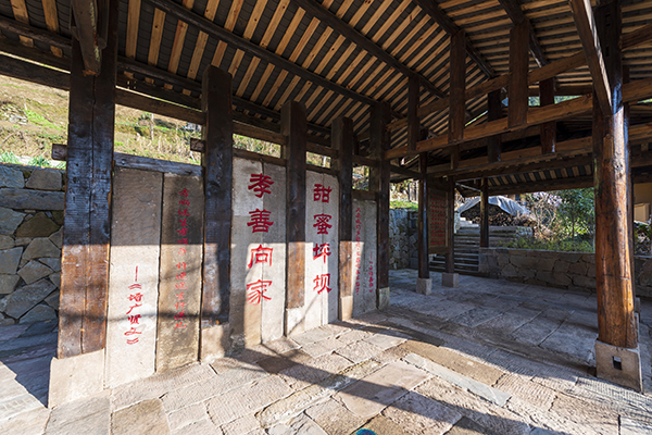 中益乡坪坝村向家坝新时代文明实践长廊.jpg