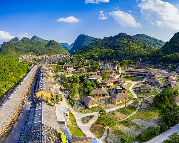 图片1：瑶山古寨全景.jpg