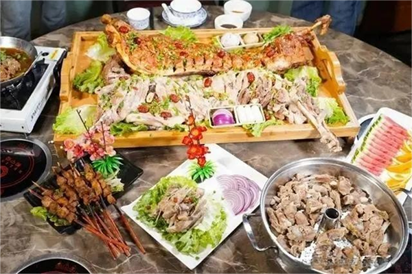 图片21.青海特色美食“全羊宴”.png