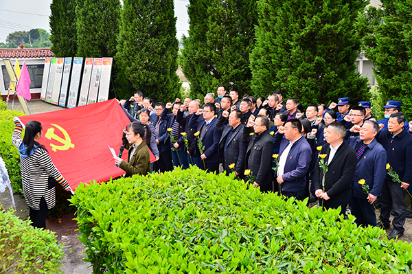 7.金色杨柳-爱国主义教育基地.JPG