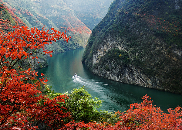 图片17.小三峡红叶满山.jpg