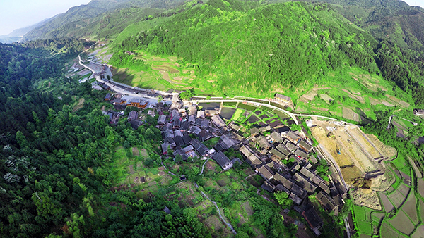 鸟瞰图岩脚侗寨.jpg