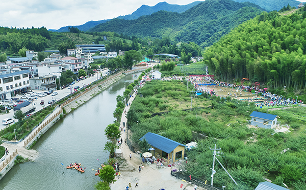 3.黄坊村欢乐的田园乐园.jpg