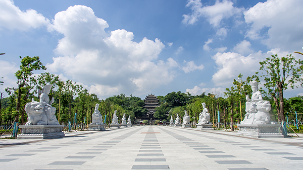 景区内广场.jpg
