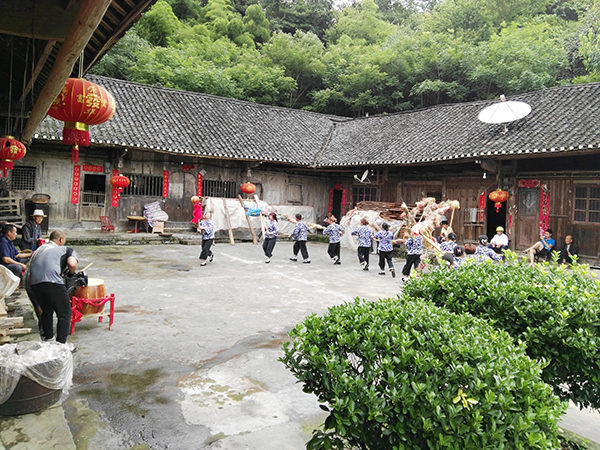 3.草龙灯.jpg