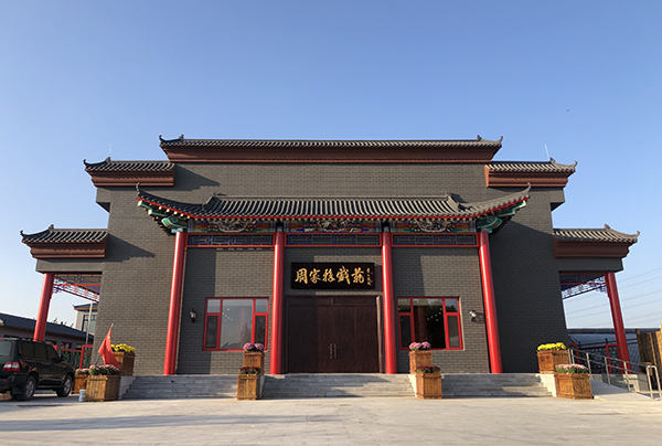 卡尔周家务戏院.jpg