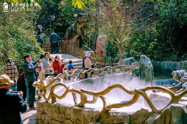 皇龙峡生态旅游景区——8D恐龙欢乐谷.jpg