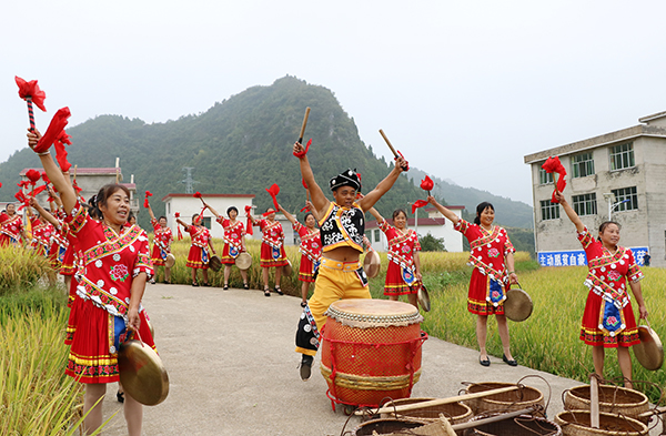 民俗文化—开镰节仪式.JPG